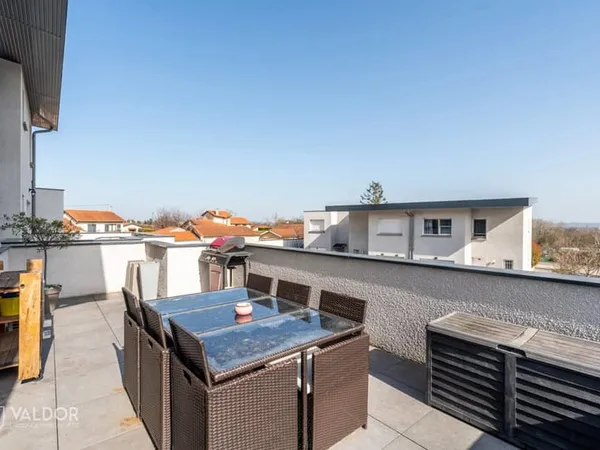 Appartement duplex en attique de 121 m² avec terrasse