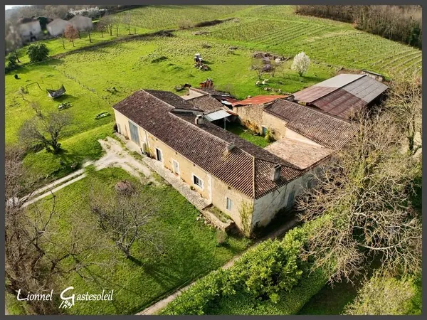Ancien corp de ferme en pierre à vendre avec fort potentiel sur la commune de SAINTE RADEGONDE (33)