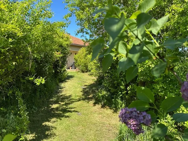Maison de plain pied avec dépendance et plus de 1 ha-Trie Sur Baïse (65)