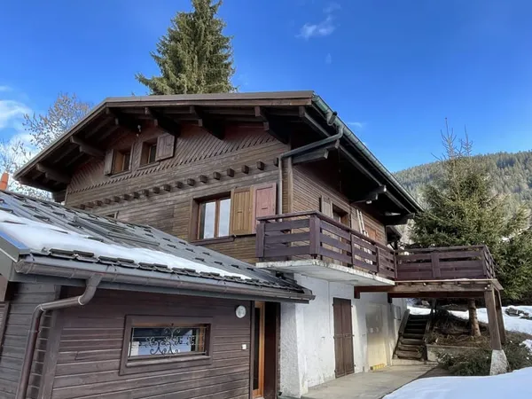 T7 TRIPLEX 150 M2 DANS CHALET A 2 PAS DU CENTRE DES CARROZ