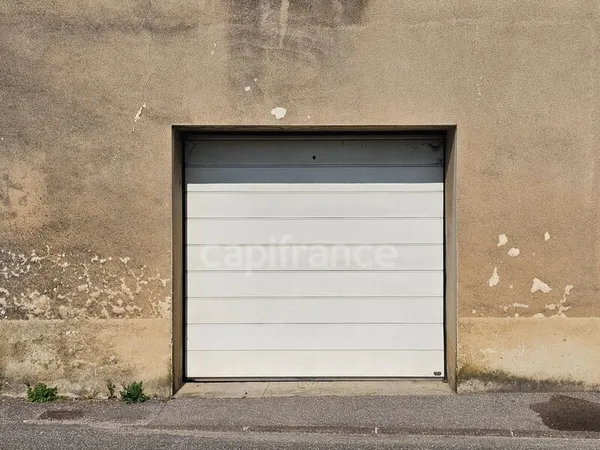 Grand garage fermé - à vendre - Mouchard (39330)
