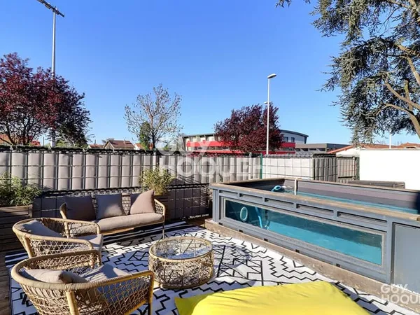 RARE SUR LE SECTEUR T4 DEUX CHAMBRES DE 87 m² EN REZ-DE-JARDIN AVEC TERRASSES & PISCINE