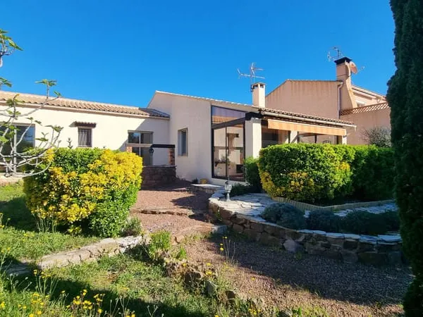 SAINT RAPHAEL QUARTIER BOULOURIS VILLA DE PLAIN PIED D'ENVIRON 111M2