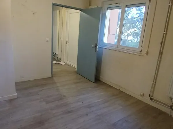 T2 de 39m² avec terrasse et entrée indépendante quartier jas de bouffan