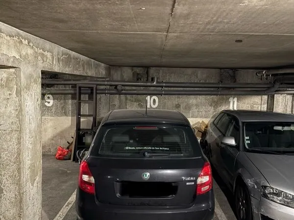 Place de parking sécurisée - Hyper centre Tours (Place Michelet)