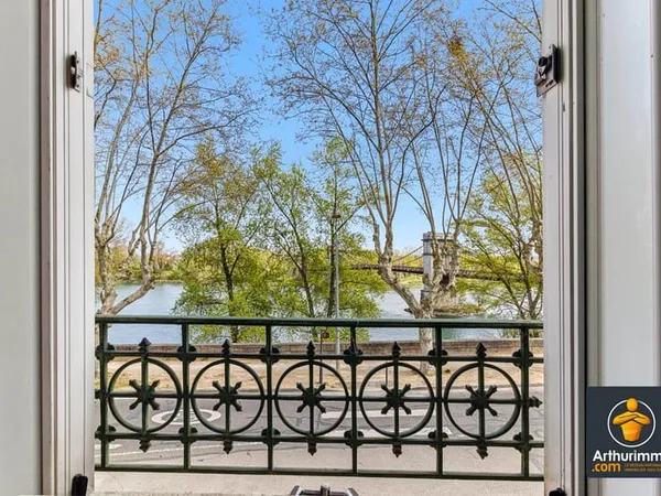 Lot de deux appartements vue sur les quais 4 pièces rénové (80 m²) + studio indépendant (19 m²) — mê