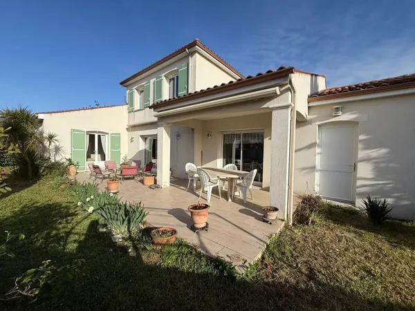 Maison À Vendre COZES Tous commerces à pied 6 pièces