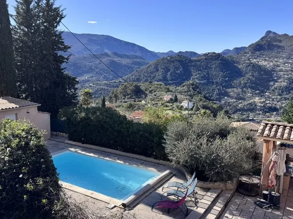 Villa de plain pied avec piscine et studio indépendant avec