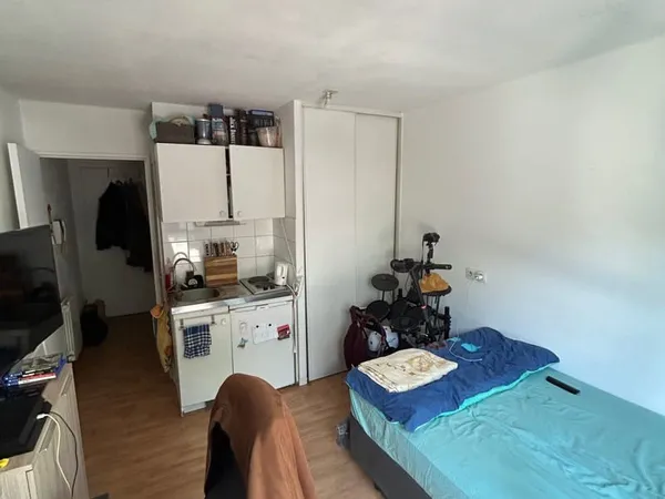 Villeurbanne, quartier Croix Luizet, une chambre étudiante d