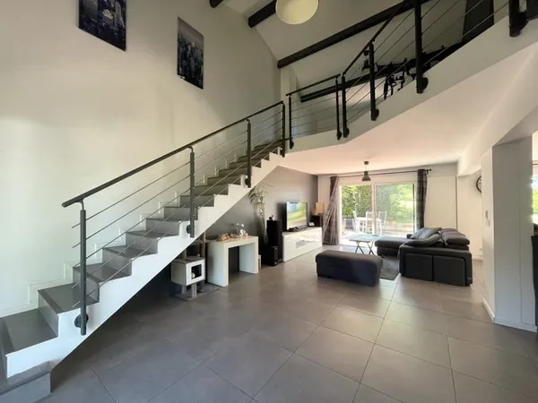 Maison familiale rénovée 160 m² avec grand terrain, proche Quint et Balma