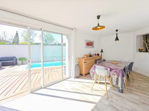 Maison familiale avec jardinet piscine