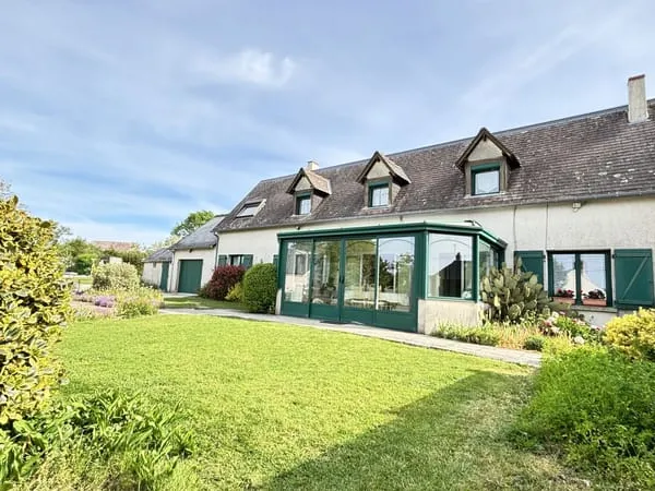 À acheter 225000 EUR à Vald'Yerre : immense maison de campagne
