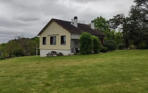 A vendre maison et 2 gîtes avec revenu à Villentrois, Indre