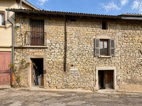 2 maisons de ville à rénover Centre Neuville-sur-Ain For
