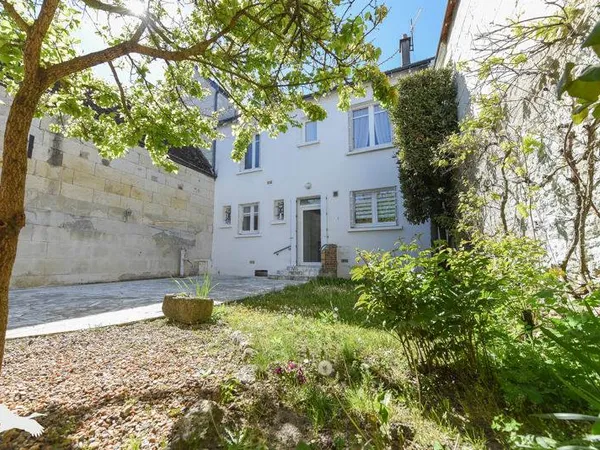 Maison de bourg de 6 pièces principales