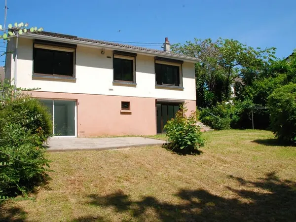 Pavillon familial en bon état avec vie de plain-pied à vendre dans un quartier résidentiel à Fécamp