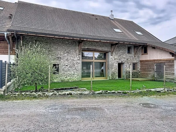 Maison village rénovée avec charme pierre et bois