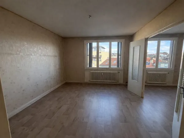 APPARTEMENT F4 A RENOVER - SECTEUR CENTRE DEUX