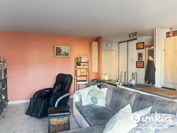 Appartement 2 pièces, resserre et garage sous-sol