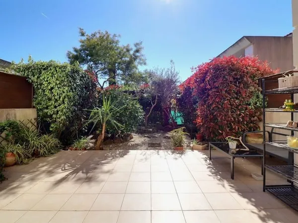 - FREJUS - Base nature - Appartement 4 pièces avec jardin et garage