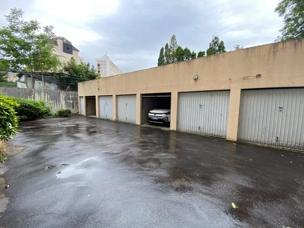 Garage fermé a vendre en centre ville