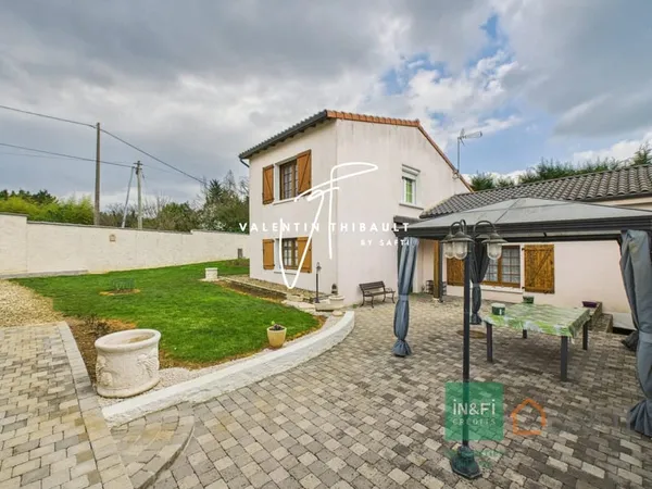À Iteuil, aux portes de Poitiers : belle maison en pierres rénovée avec goût. 4 chambres, véranda, g