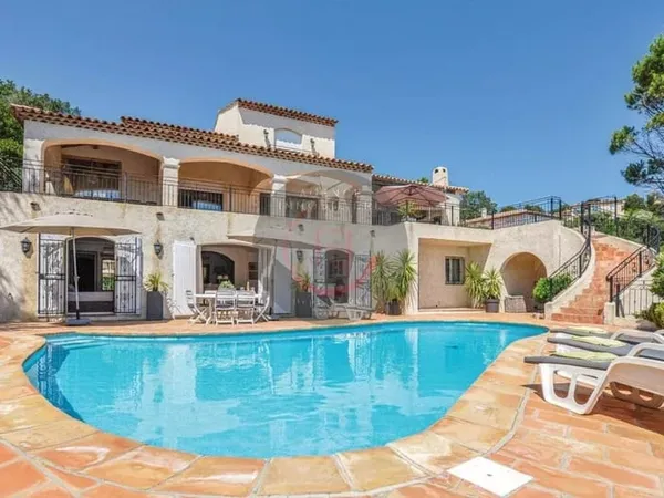 CO-EXCLUSIVITE! SUPERBE VUE MER!