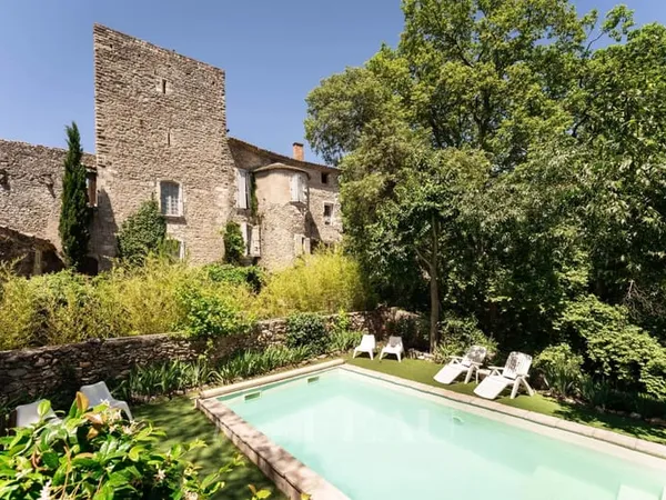Campagne d'Uzès - Maison de village avec jardin