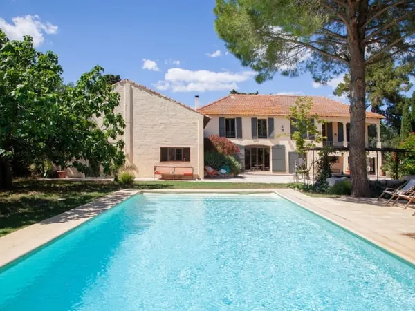 Magnifique bâtisse rénovée à Arles!