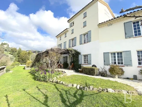Propriété d'exception avec jardin d'1,6 hectares