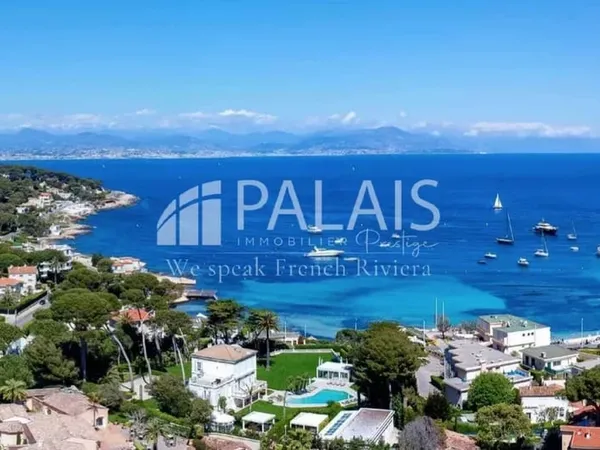 ANTIBES // CAP D'ANTIBES - Plages de La Garoupe // Appartement d'exception 3P 174m2 terrasse // - A 