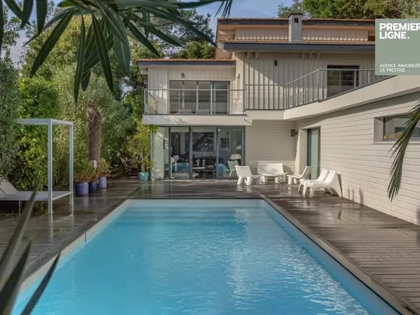 LA VIGNE - VILLA D'ARCHITECTE AVEC PISCINE