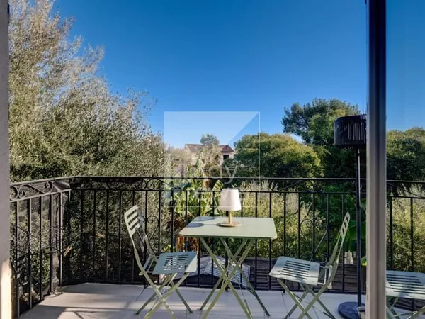 Superbe Duplex Rénové avec Terrasse et Parking