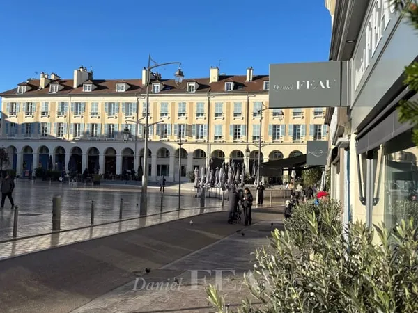 SAINT-GERMAIN-EN-LAYE - AVEC JARDIN PRIVATIF