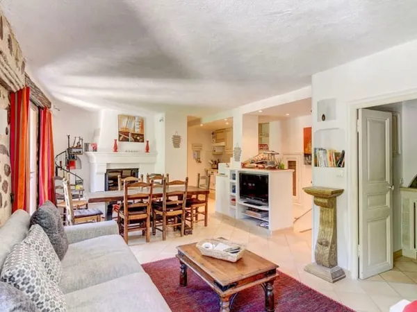 Saint Sauveur sur Tinée / Maison de Village / 2 appartements