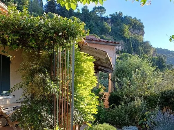 A Cotignac - Dans le centre du village, Maison avec jardin