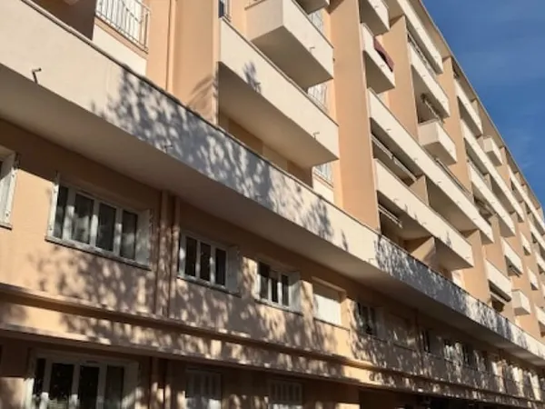 T3 58 m2 Traversant, balcon, ascenseur, parking collectif -