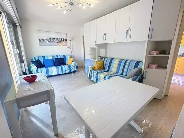 OPPORTUNITÉ UNIQUE - STUDIO AU CŒUR DE MENTON !