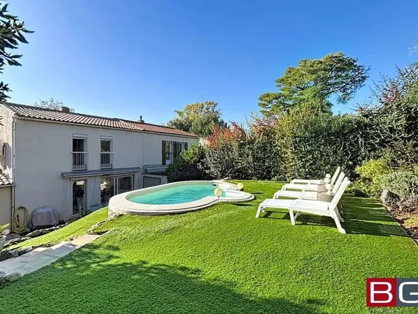 Maison à vendre à Antibes - Domaine fermé