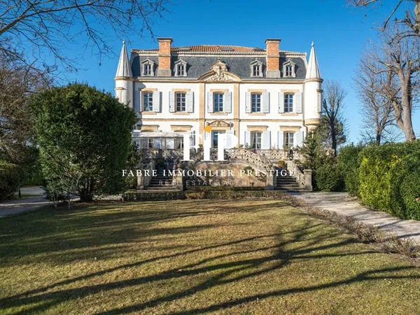 Puyricard: Appartement Loft en dernier étage d'un Château du 18ème siècle Aix En Provence 5 pièce(s)
