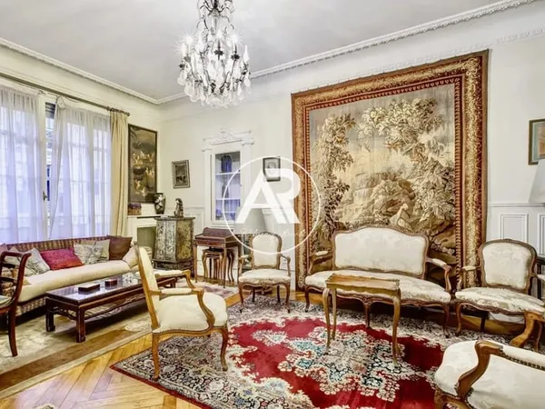 Nice Carré d'Or // Appartement 5 pièces // Bourgeois // Balcons
