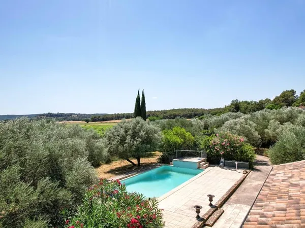 Propriété de plain-pied avec vue dégagée à 8 km d'Uzès