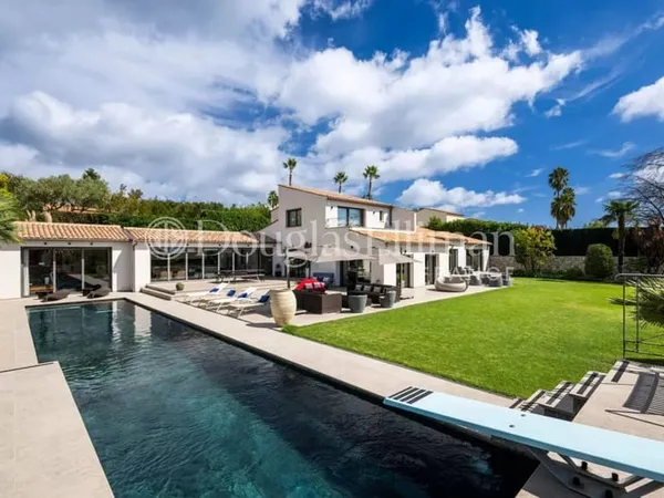 VALBONNE : Villa d' Exception avec vue mer panoramique - Domaine du Mont d'Azur