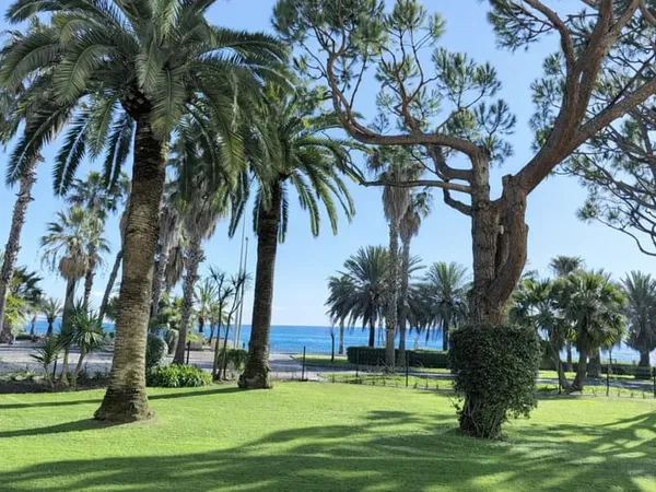 Cannes Boulevard du Midi - 3 pièces rénové, meublé, vue mer 