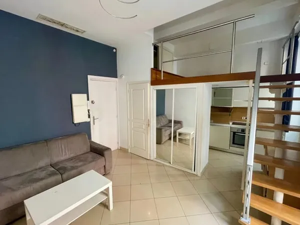 À Vendre - Studio avec Mezzanine au Coeur de la Place Masséna, Vieux Nice 
