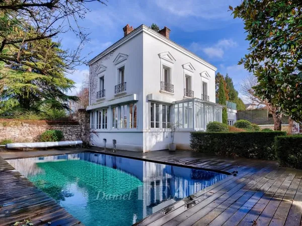 Rueil-Malmaison - Élégante maison familiale avec jardin et piscine 