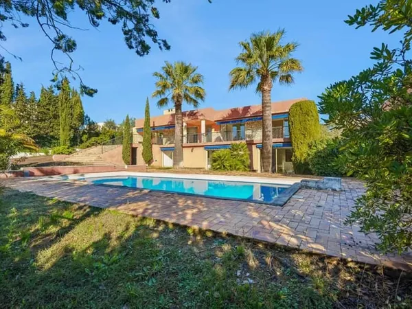 Villa californienne à Valescure - 345 m² sur jardin paysager ave
