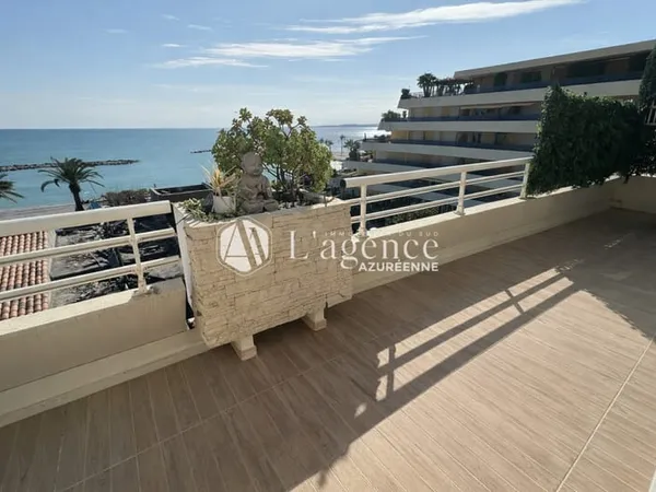 ST LAURENT DU VAR - BORD DE MER : APPARTEMENT DERNIER ÉTAGE