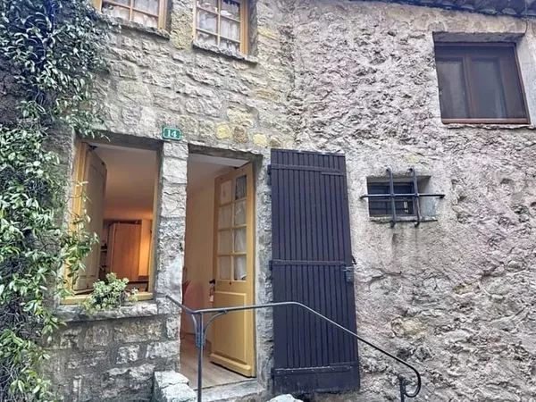 SOUS OFFRE !!!! Petit bijoux à Tourtour