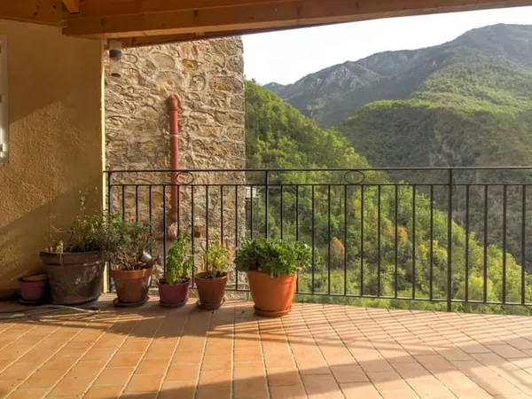 Malaussene//Maison de village 4 Pièces Terrasse, Jardin et caves
